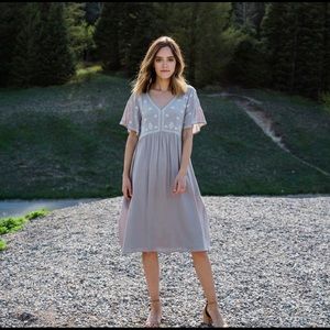 Piper and Scoot Grey Embroidered Lany Dress S